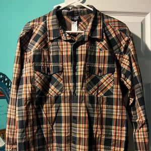 This is a men’s large Patagonia plaid button up. Its in excellent shape.